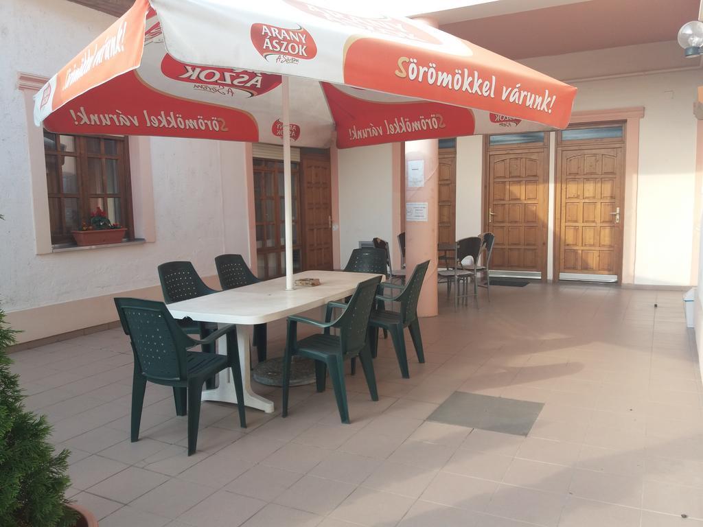 Rakoczi Panzio Hotell Debrecen Exteriör bild