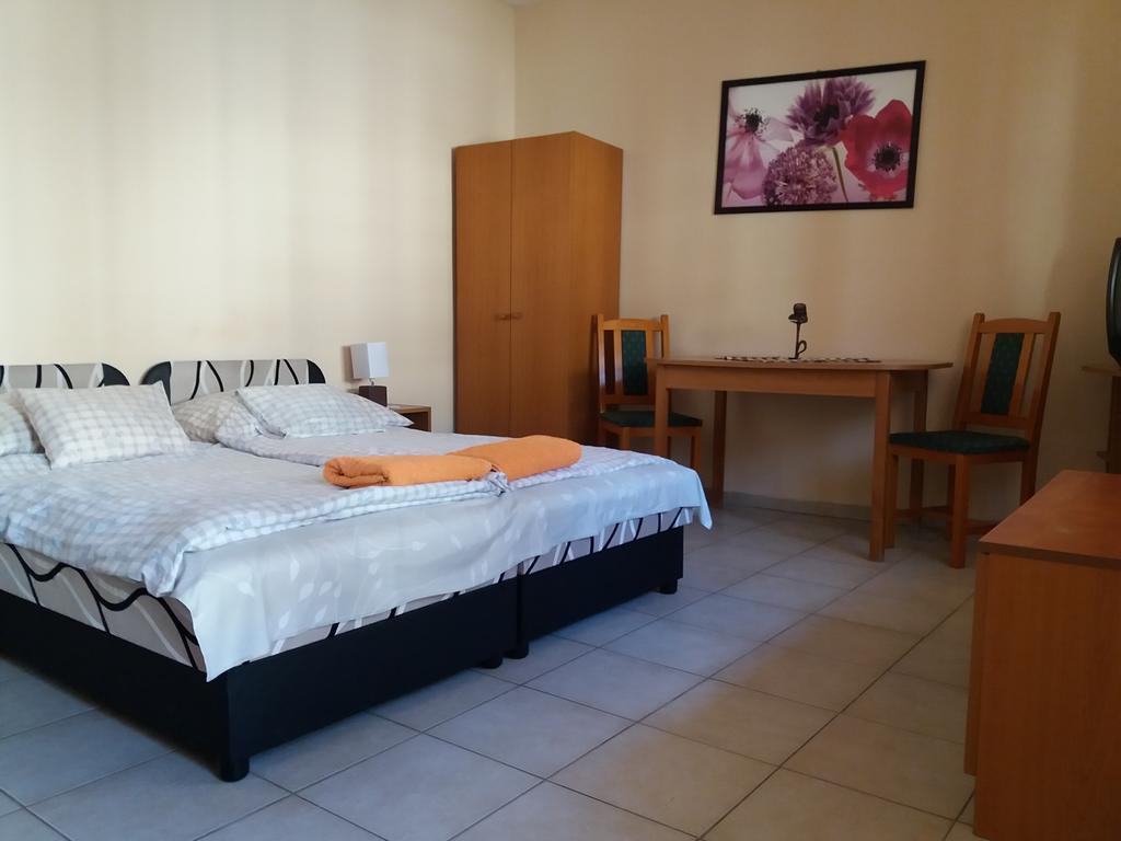Rakoczi Panzio Hotell Debrecen Exteriör bild