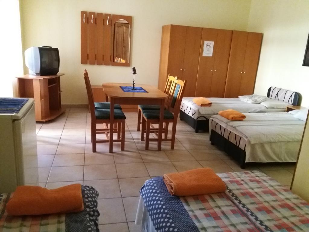 Rakoczi Panzio Hotell Debrecen Exteriör bild