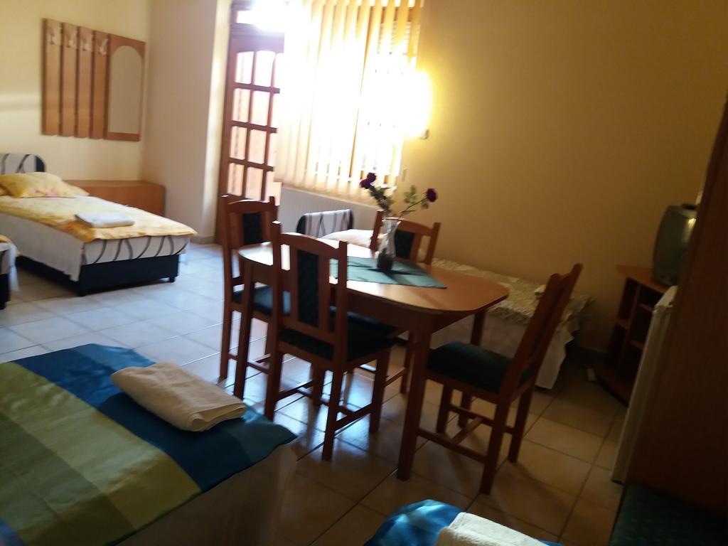 Rakoczi Panzio Hotell Debrecen Exteriör bild