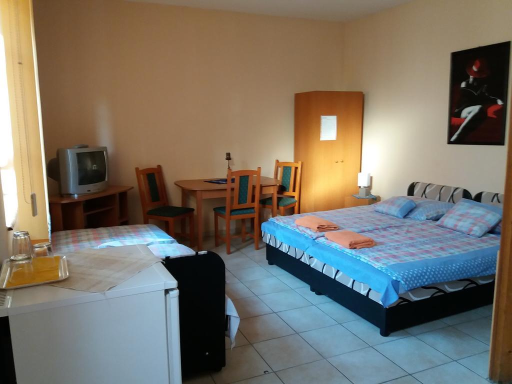 Rakoczi Panzio Hotell Debrecen Exteriör bild