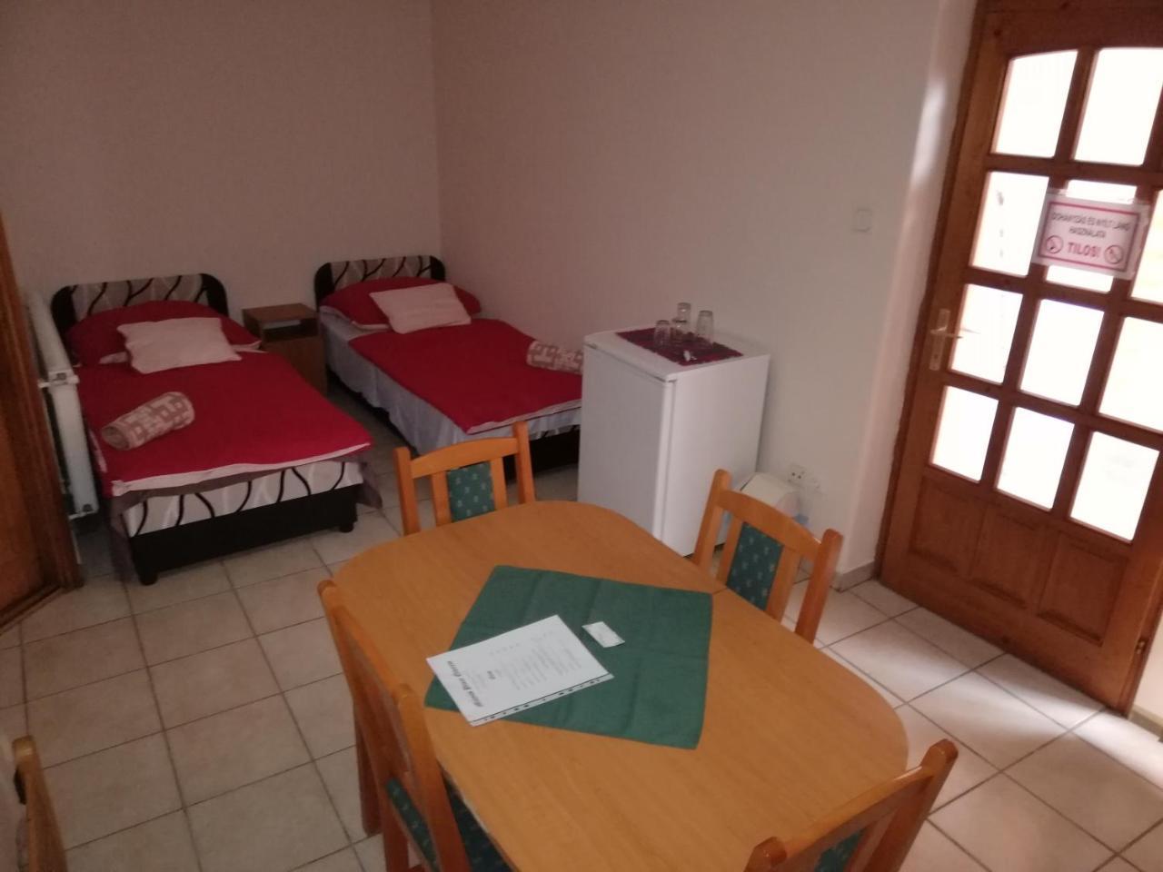 Rakoczi Panzio Hotell Debrecen Exteriör bild